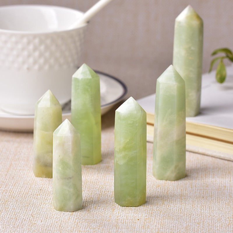 Heilturm aus grüner Jade für das Chakra-Gleichgewicht