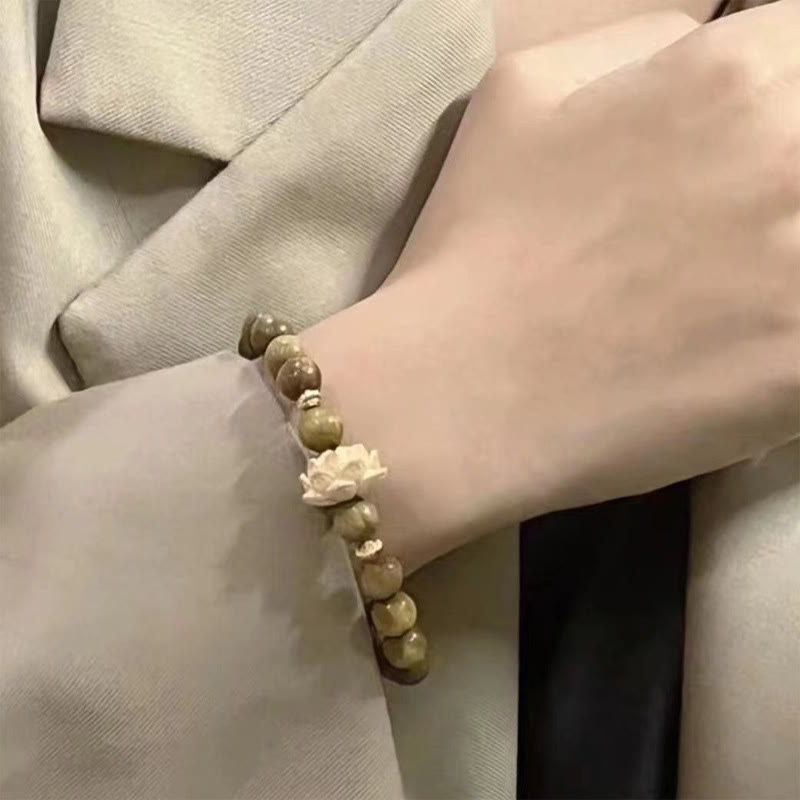 Beruhigendes Armband aus grünem Sandelholz-Lotus für Ruhe und Frieden
