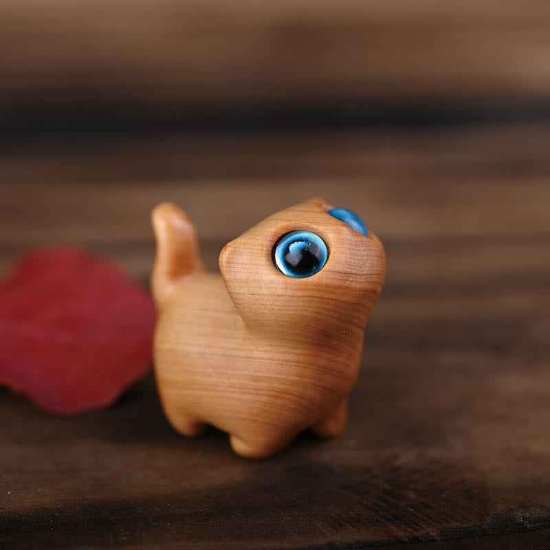 Glückskatzenfigur aus grünem Sandelholz für positive Energie