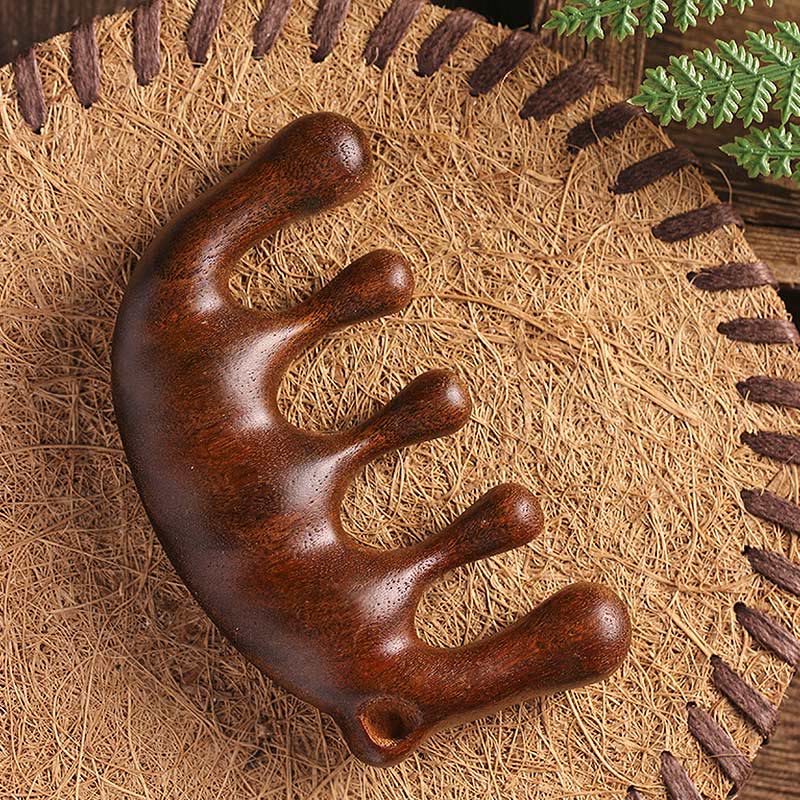 Massagekamm mit Quaste aus grünem Sandelholz für wohltuende Entspannung