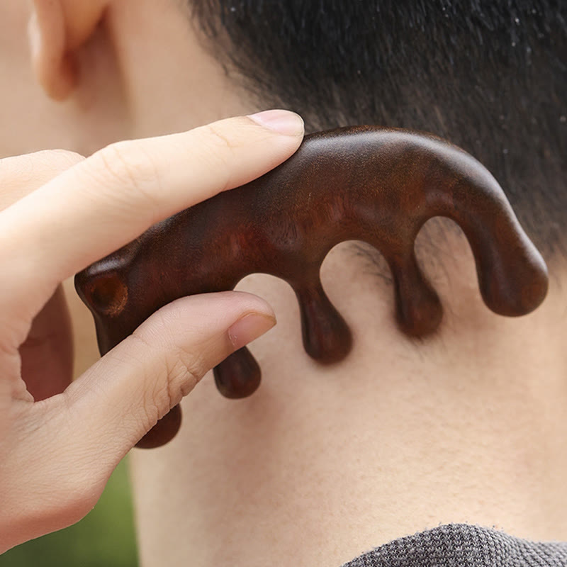Massagekamm mit Quaste aus grünem Sandelholz für wohltuende Entspannung