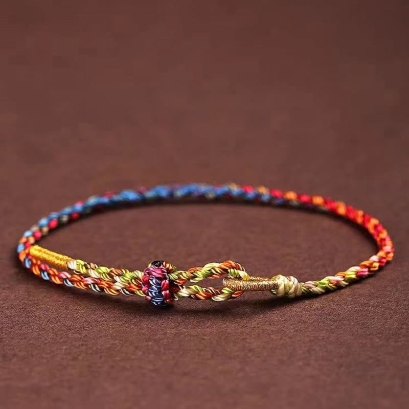 Handgefertigtes buntes Armband aus rotem Seil für Glück und Schutz