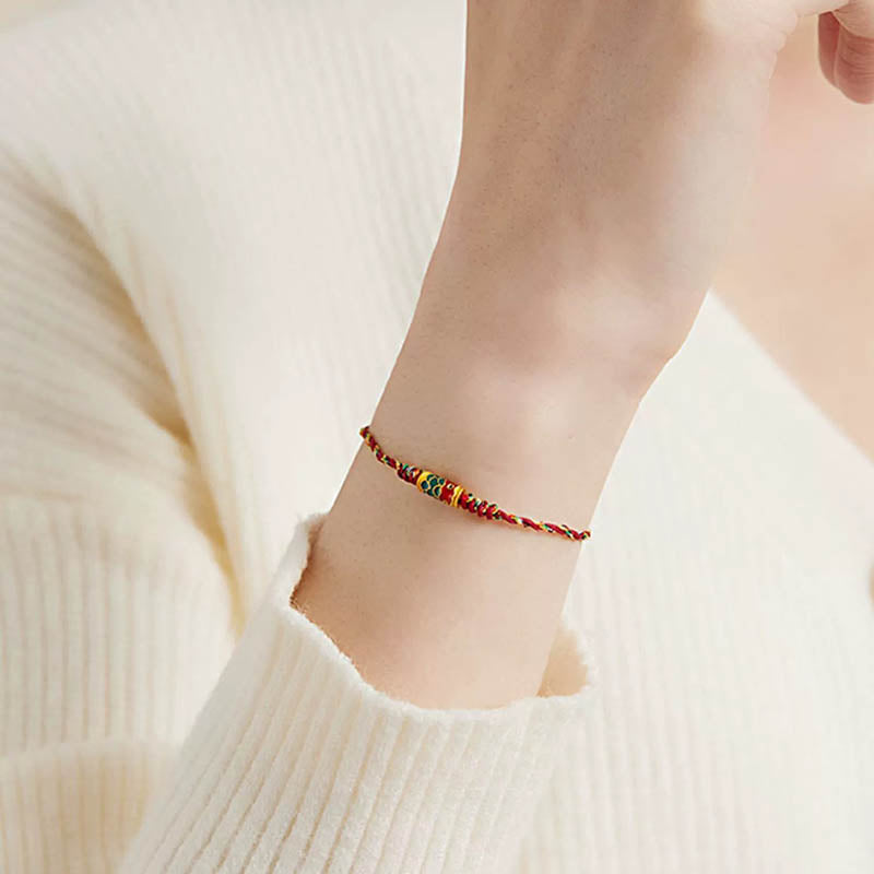 Handgefertigtes geflochtenes Armband mit Koi-Fisch-Motiv
