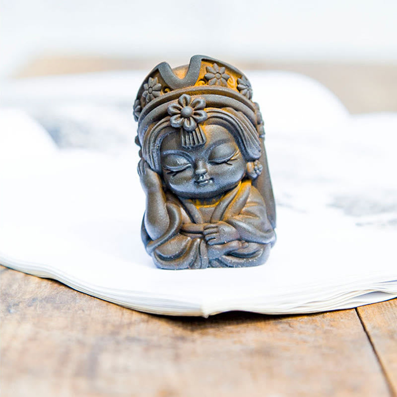 Handgefertigte 7 cm große Zakiram-Statue aus Rosteisenpulverharz