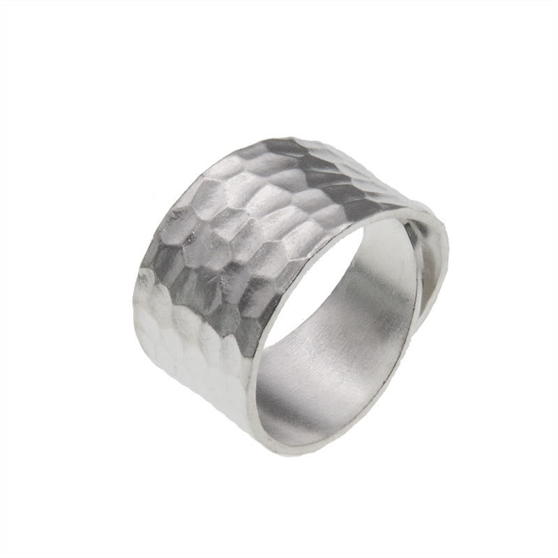 Handgefertigter spiritueller Ring aus 990er Sterlingsilber mit gehämmertem Muster