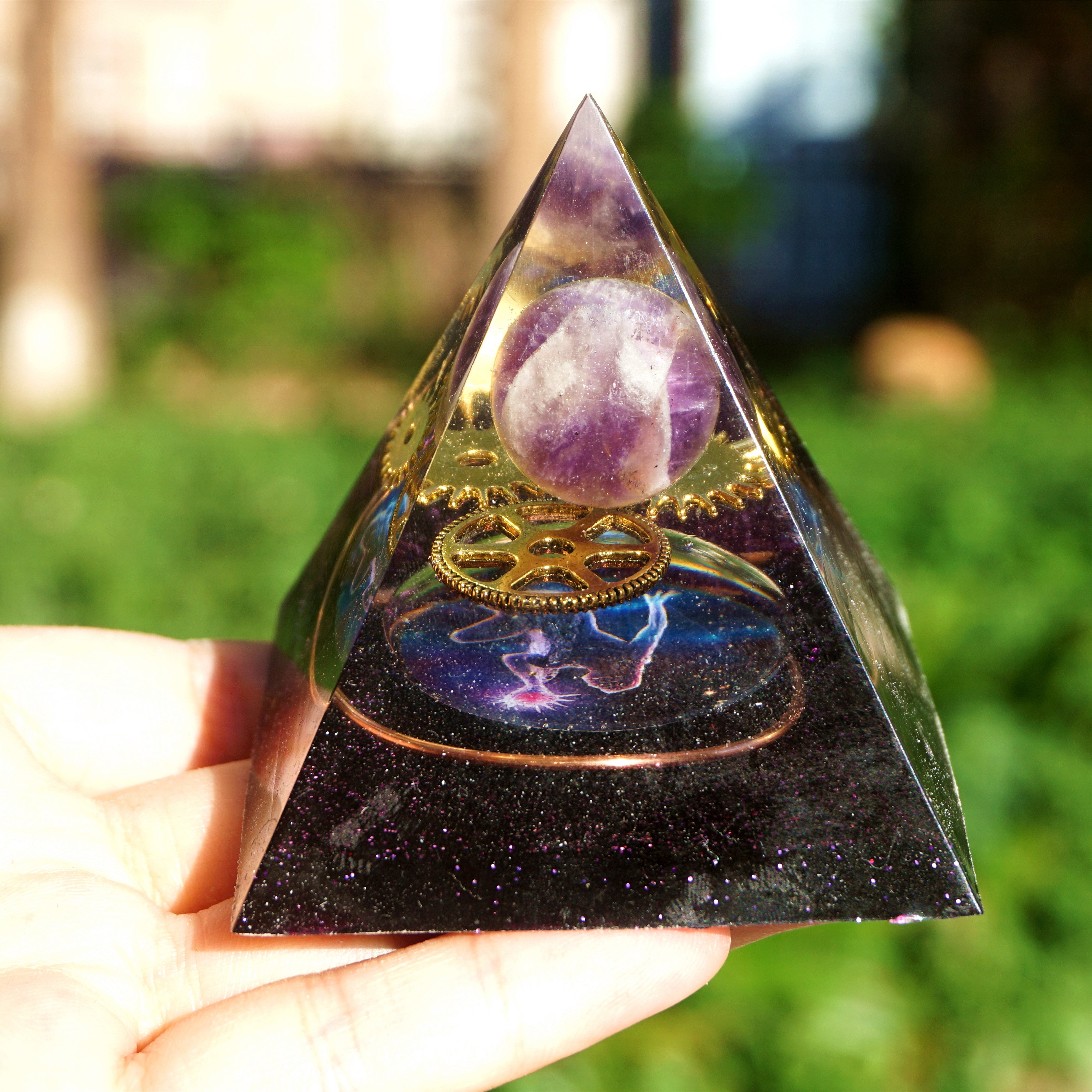 Handgemachte Amethyst Kristallkugel Orgon Pyramide