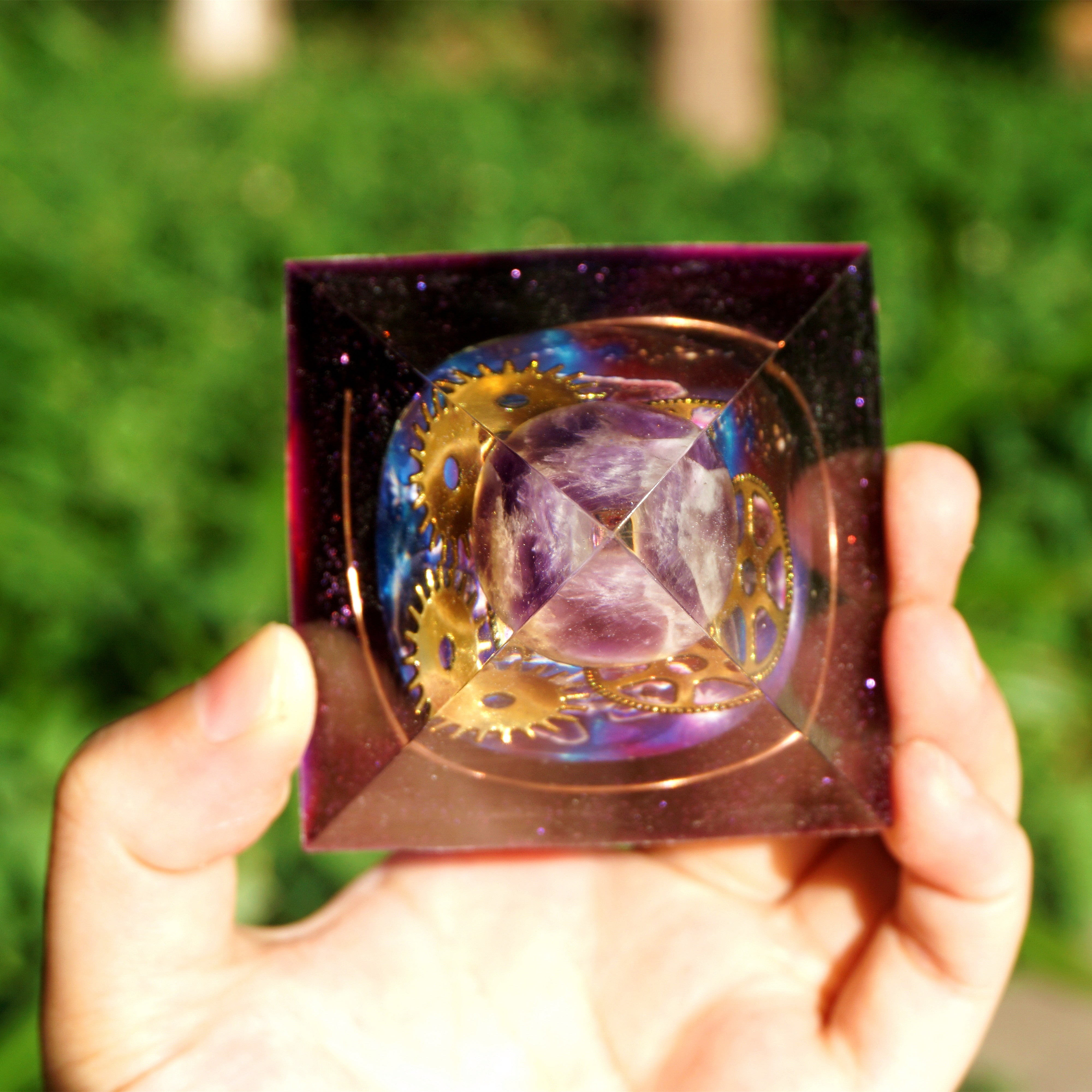 Handgemachte Amethyst Kristallkugel Orgon Pyramide