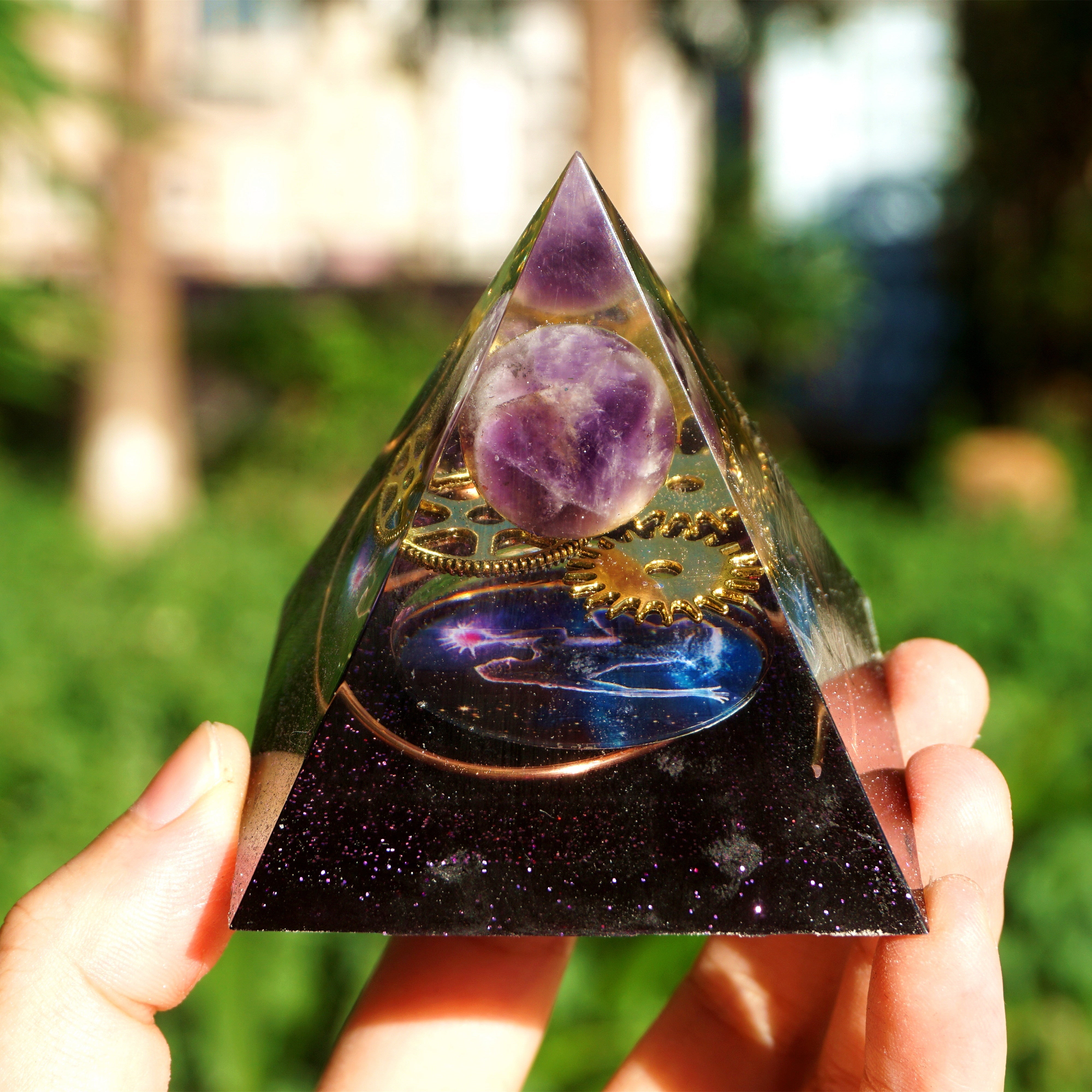 Handgemachte Amethyst Kristallkugel Orgon Pyramide