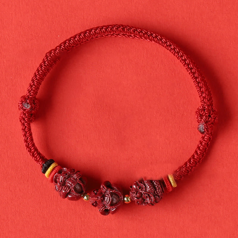 Handgefertigtes chinesisches Sternzeichen-Armband aus Zinnober mit dunkelrotem Segensband