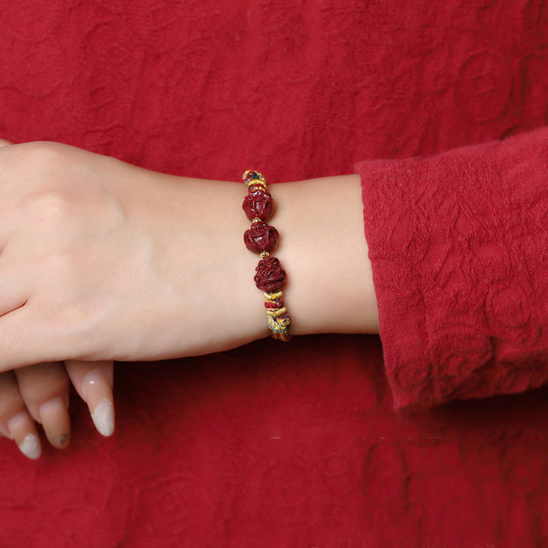 Handgefertigtes chinesisches Sternzeichen-Armband aus Zinnober mit dunkelrotem Segensband