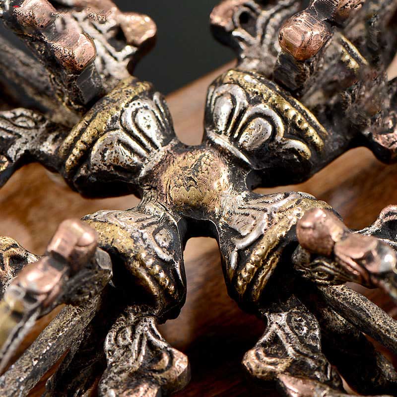 Handgefertigter Doppel-Dorje-Vajra aus Kupfer und Eisen zur Meditation