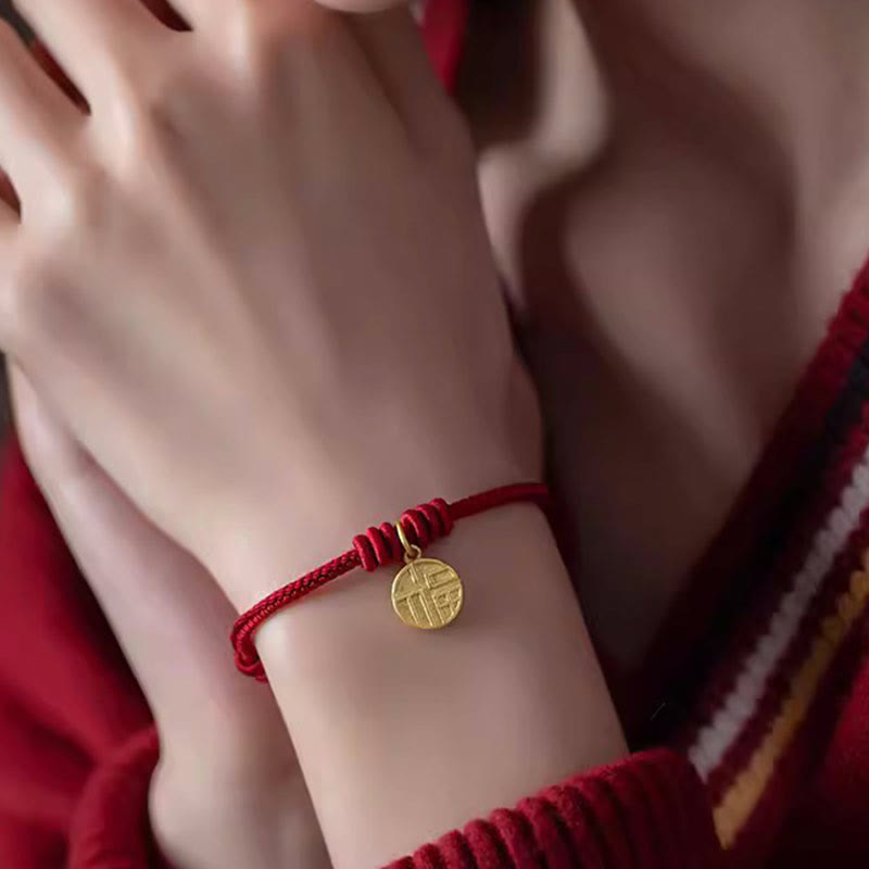 Handgefertigtes rotes Armband mit acht Fäden für Glück und Schutz