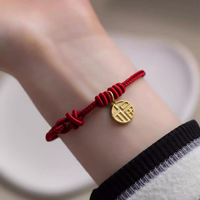 Handgefertigtes rotes Armband mit acht Fäden für Glück und Schutz