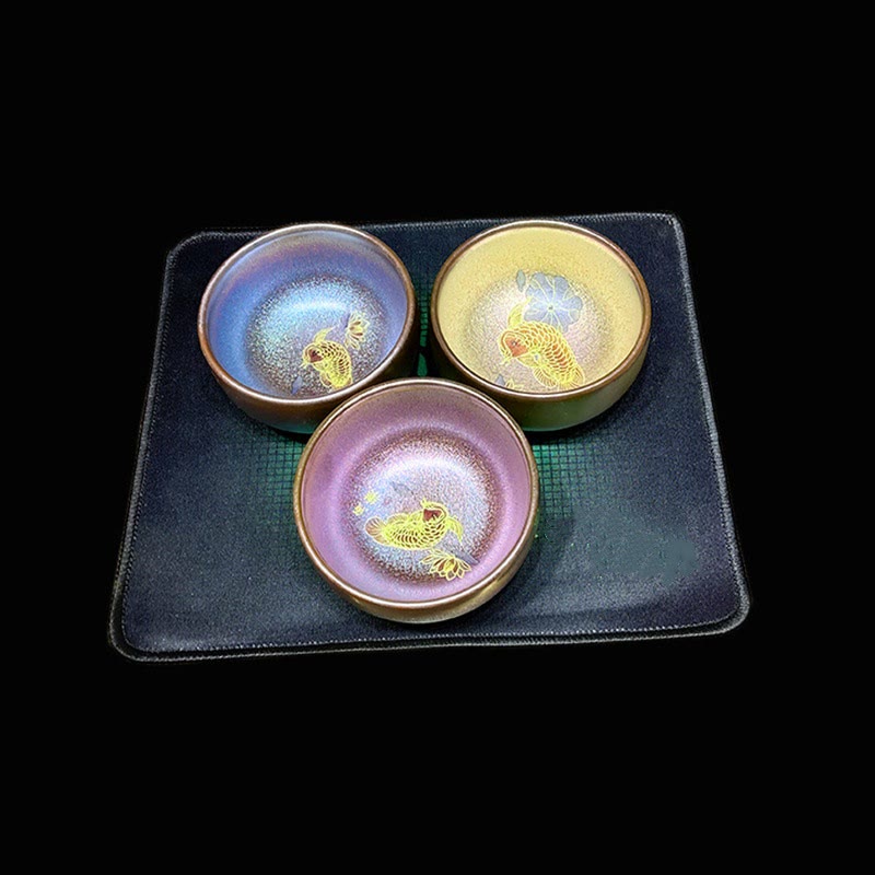 Handgefertigte Jian Zhan Teetasse aus Keramik mit Koi-Fisch und Lotusblatt, 150 ml