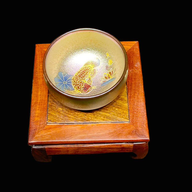 Handgefertigte Jian Zhan Teetasse aus Keramik mit Koi-Fisch und Lotusblatt, 150 ml