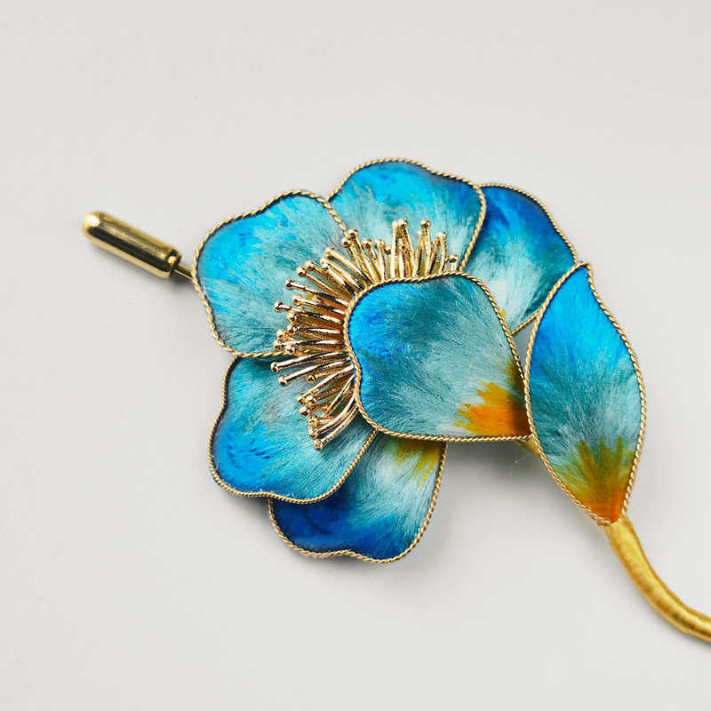 Handgefertigte blaue Blumenbrosche aus Maulbeerseide für spirituelles Wachstum