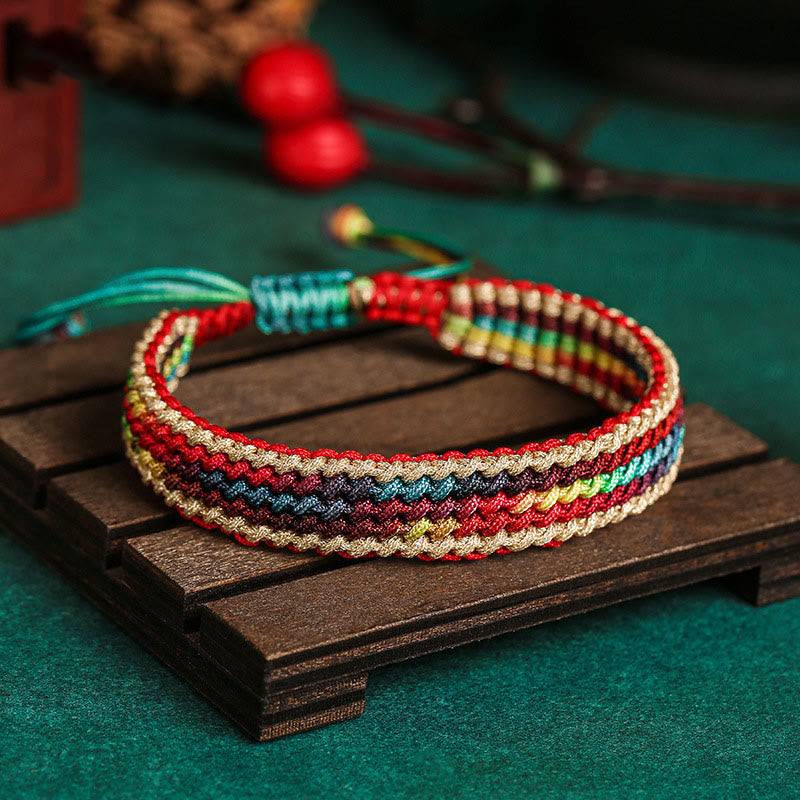 Handgefertigtes mehrfarbiges rotes Schnurarmband für Schutz und Glück