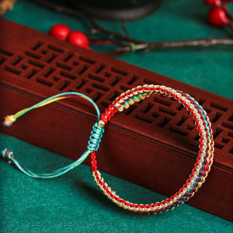 Handgefertigtes mehrfarbiges rotes Schnurarmband für Schutz und Glück