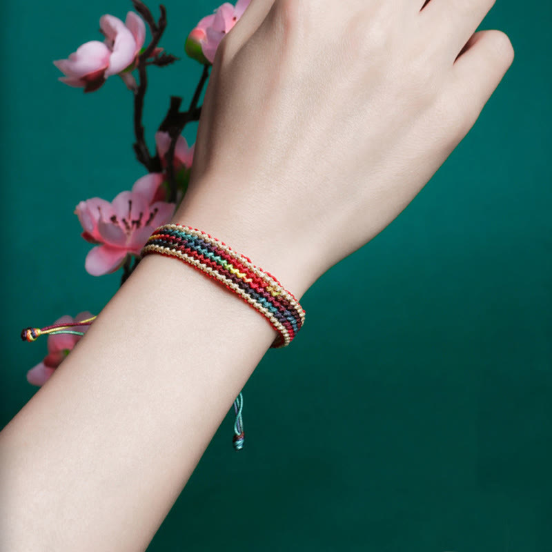 Handgefertigtes mehrfarbiges rotes Schnurarmband für Schutz und Glück