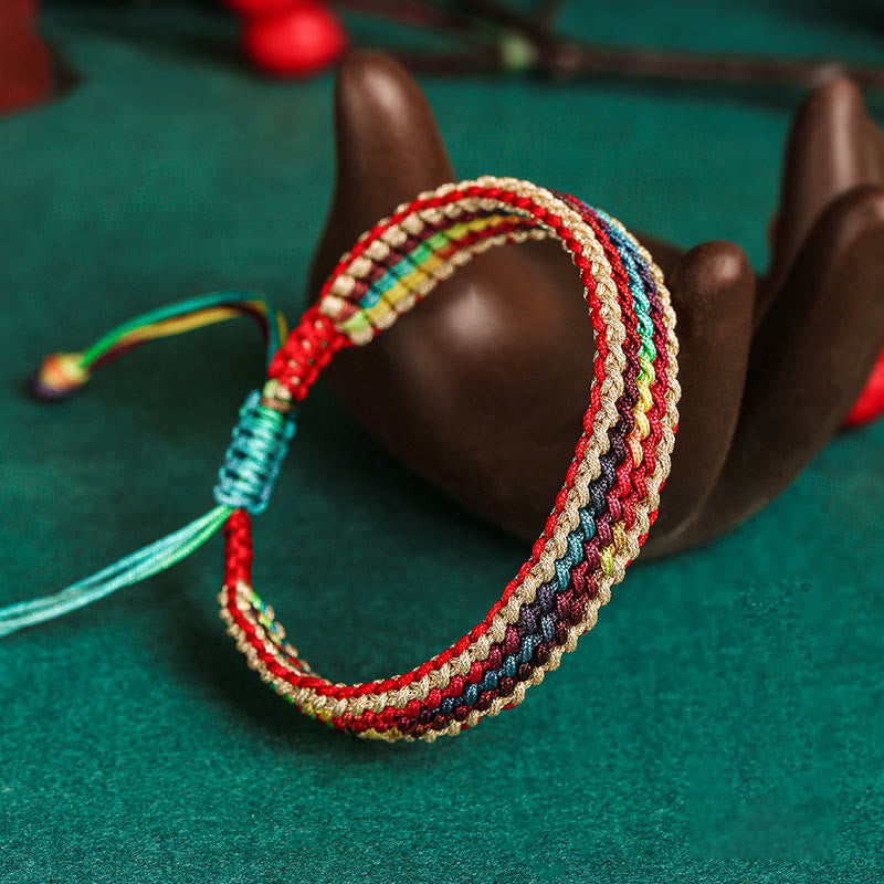 Handgefertigtes mehrfarbiges rotes Schnurarmband für Schutz und Glück