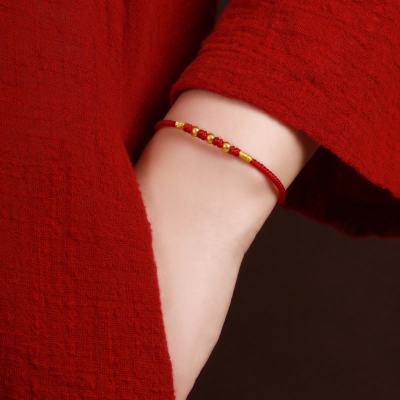 Handgefertigtes rotes Schnurarmband mit 999 Goldperlen und King Kong-Knoten zum Schutz