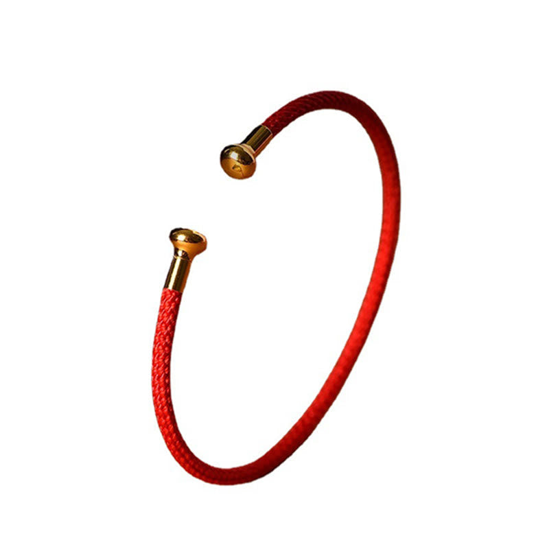 Handgefertigte Glücksarmbänder aus roten Schnüren für spirituellen Schutz