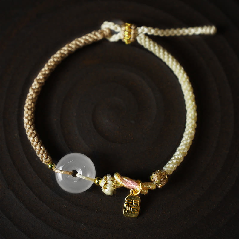 Handgemachtes Armband mit Friedensschnalle aus weißem Achat und Glücksschutz