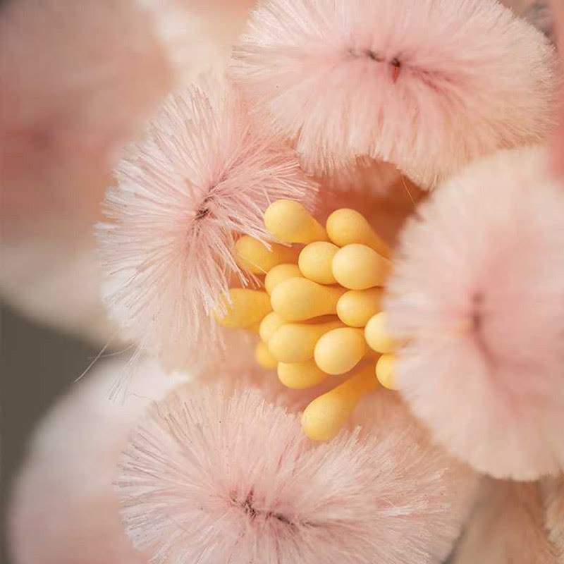 Handgefertigte Yangzhou-Brosche aus Samtblume und Maulbeerseide mit Pfirsichblüte