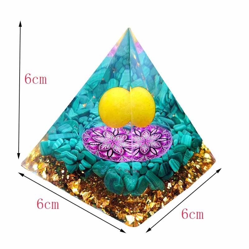 Orgonpyramide zur Herzverjüngung mit Malachit und Gold
