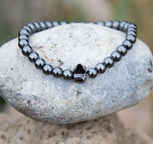 Hämatit-Totenkopf-Armband mit schwarzen Zirkonia-Augen