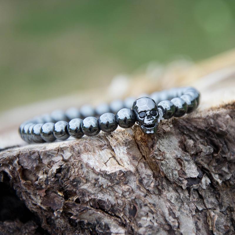 Hämatit-Totenkopf-Armband mit schwarzen Zirkonia-Augen