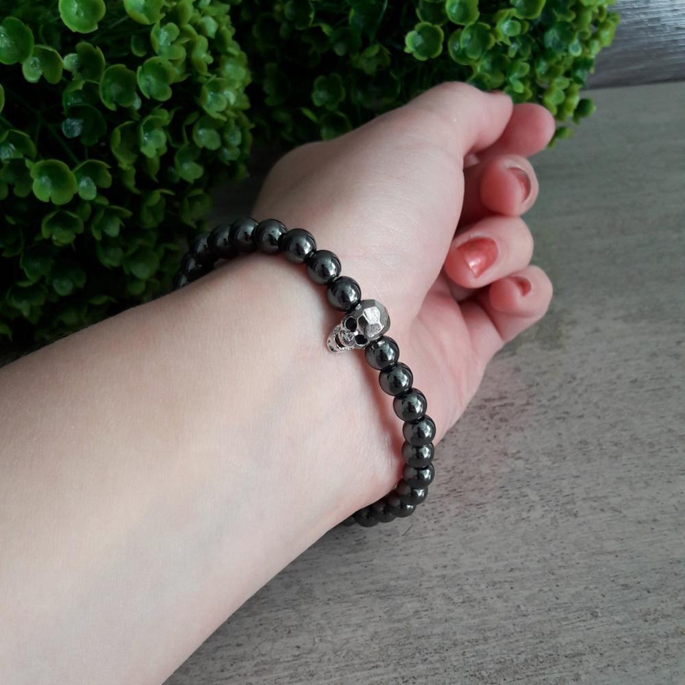 Hämatit-Totenkopf-Armband mit schwarzen Zirkonia-Augen