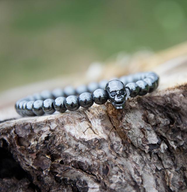 Hämatit-Totenkopf-Armband mit schwarzen Zirkonia-Augen