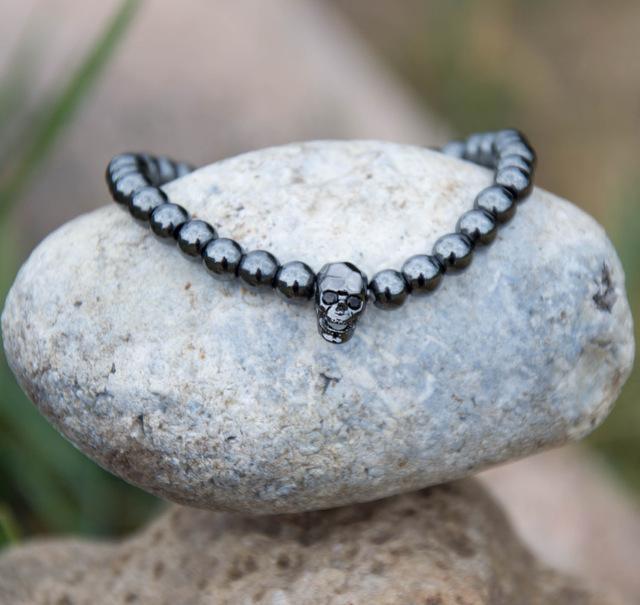 Hämatit-Totenkopf-Armband mit schwarzen Zirkonia-Augen