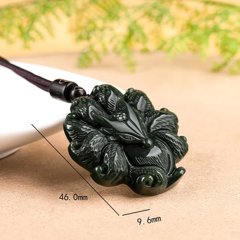 Halskette mit Glücksanhänger aus Hetian Cyan Jade mit neunschwänzigem Fuchs