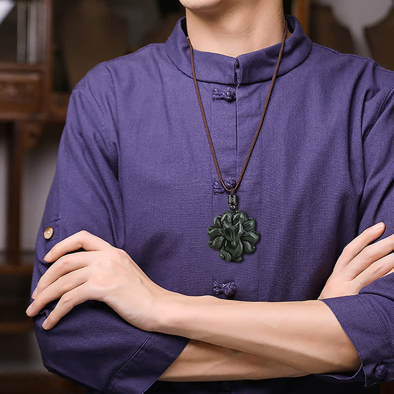 Halskette mit Glücksanhänger aus Hetian Cyan Jade mit neunschwänzigem Fuchs