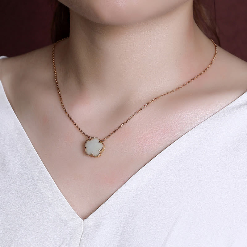 Hetian Jade Blumen-Halskette und Ring-Set aus Sterlingsilber, vergoldet für Glück