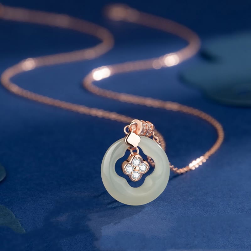 Glücksbringer-Halskette mit vierblättrigem Kleeblatt aus Hetian-Jade für Wohlstand