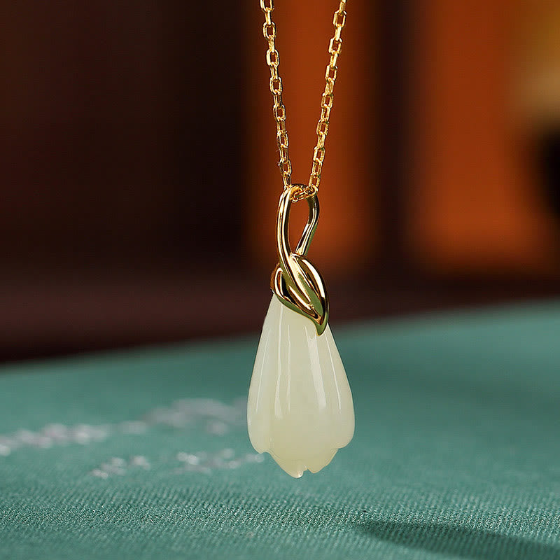 Hetian Jade Halskette mit Magnolienblüte | Symbol der Fülle