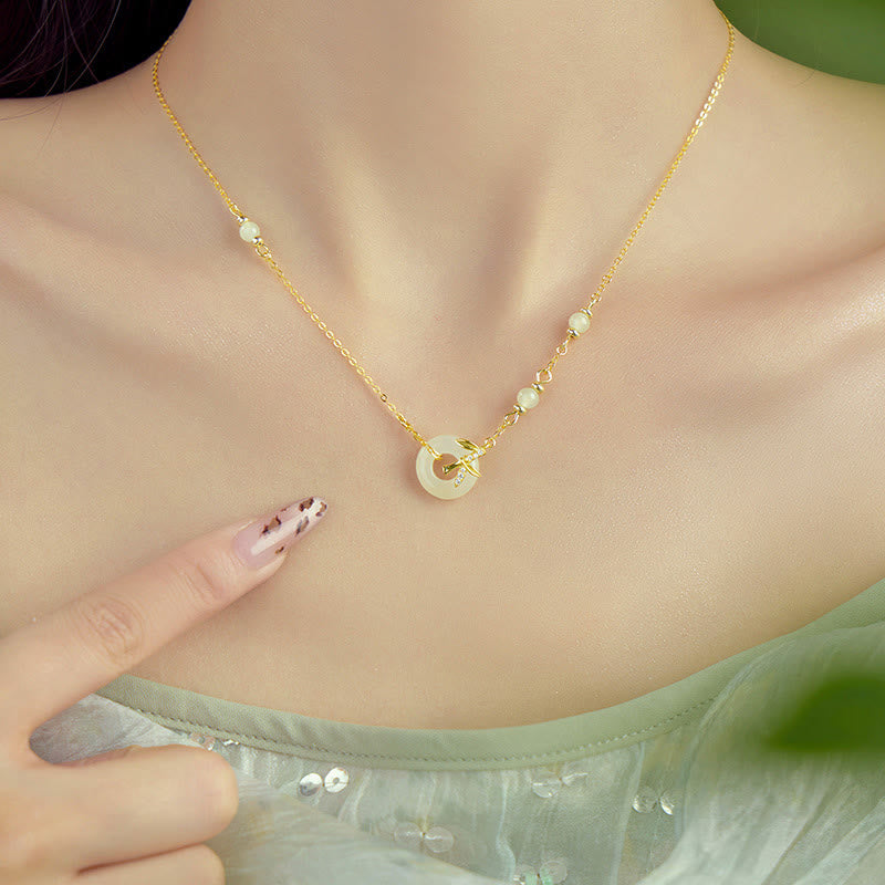 Halskette mit Peace-Schnallen-Anhänger aus Hetian-Jade für Fülle