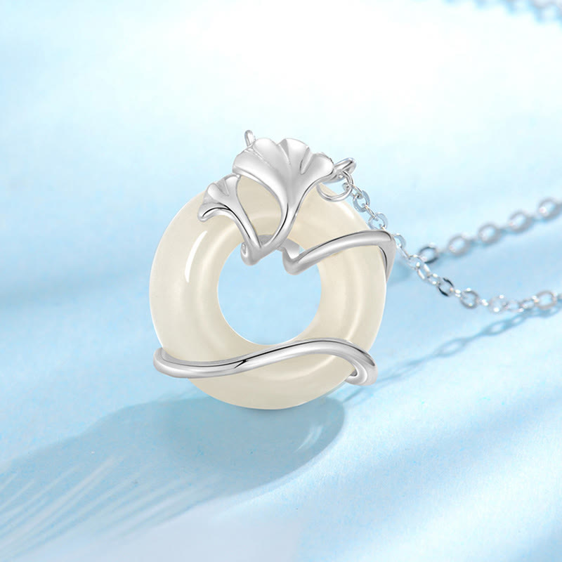 Halskette mit Peace Buckle-Anhänger aus Hetian-Jade in Sterlingsilber