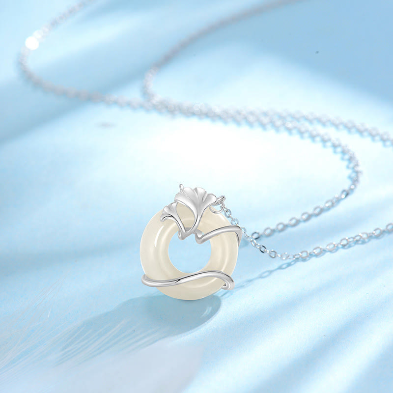 Halskette mit Peace Buckle-Anhänger aus Hetian-Jade in Sterlingsilber