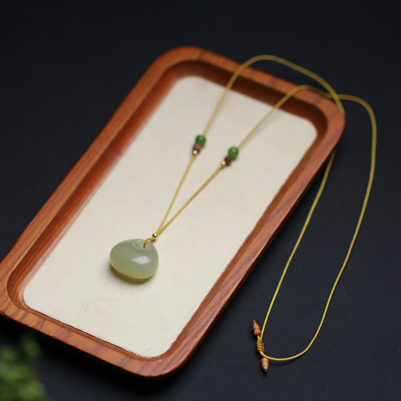 Halskette mit Wohlstandsanhänger aus Hetian-Jade | Kleines Taschendesign