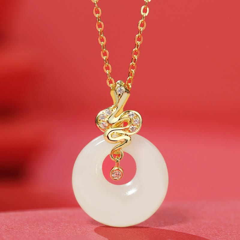 Halskette mit Schlangen-Friedensschnalle aus Hetian-Jade