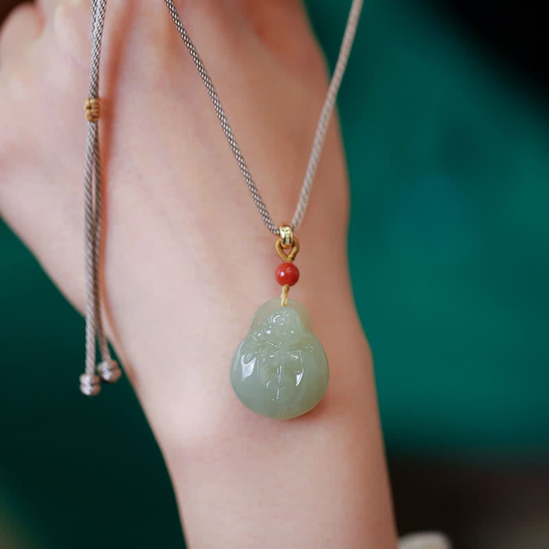 Halskette aus Hetian-Jade für Reichtum und Wohlstand mit Anhänger „Laughing Buddha“