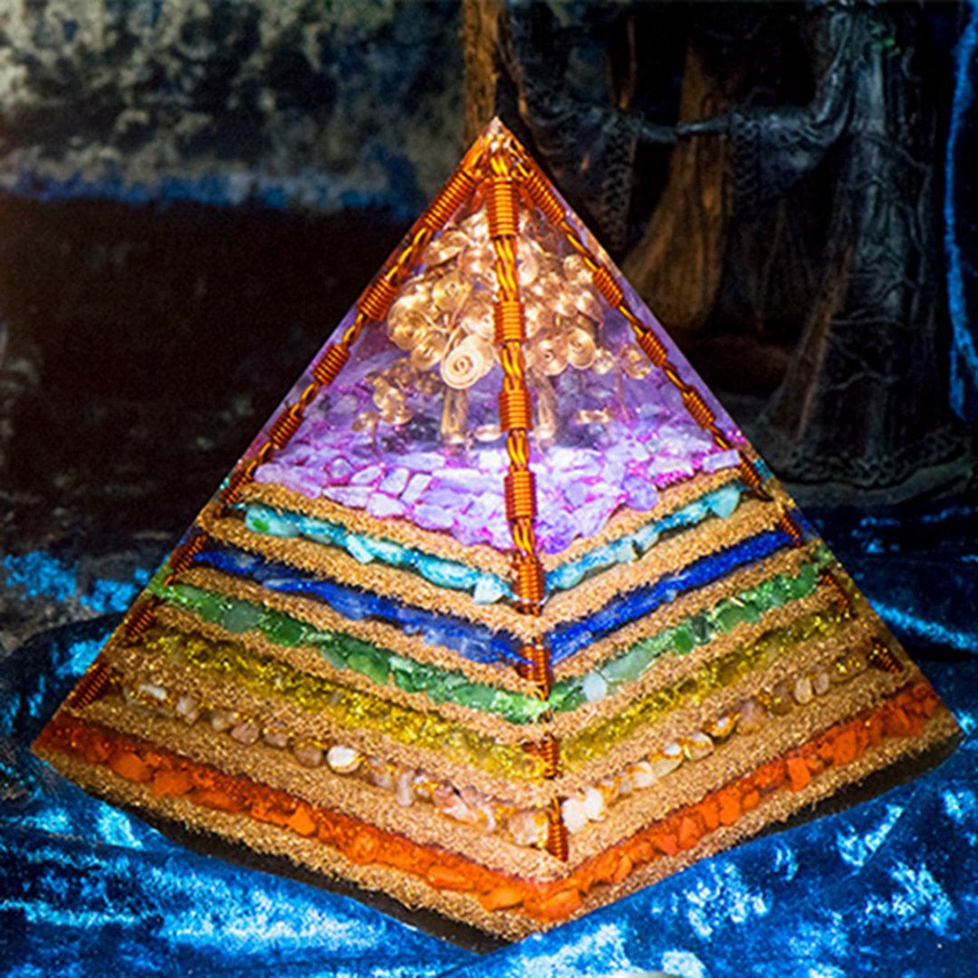 Hochfrequente Sieben-Chakra-Pyramide mit Kristallelementen