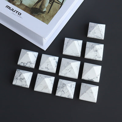 Howlith Miniatur-Anreicherungspyramide zur Meditation