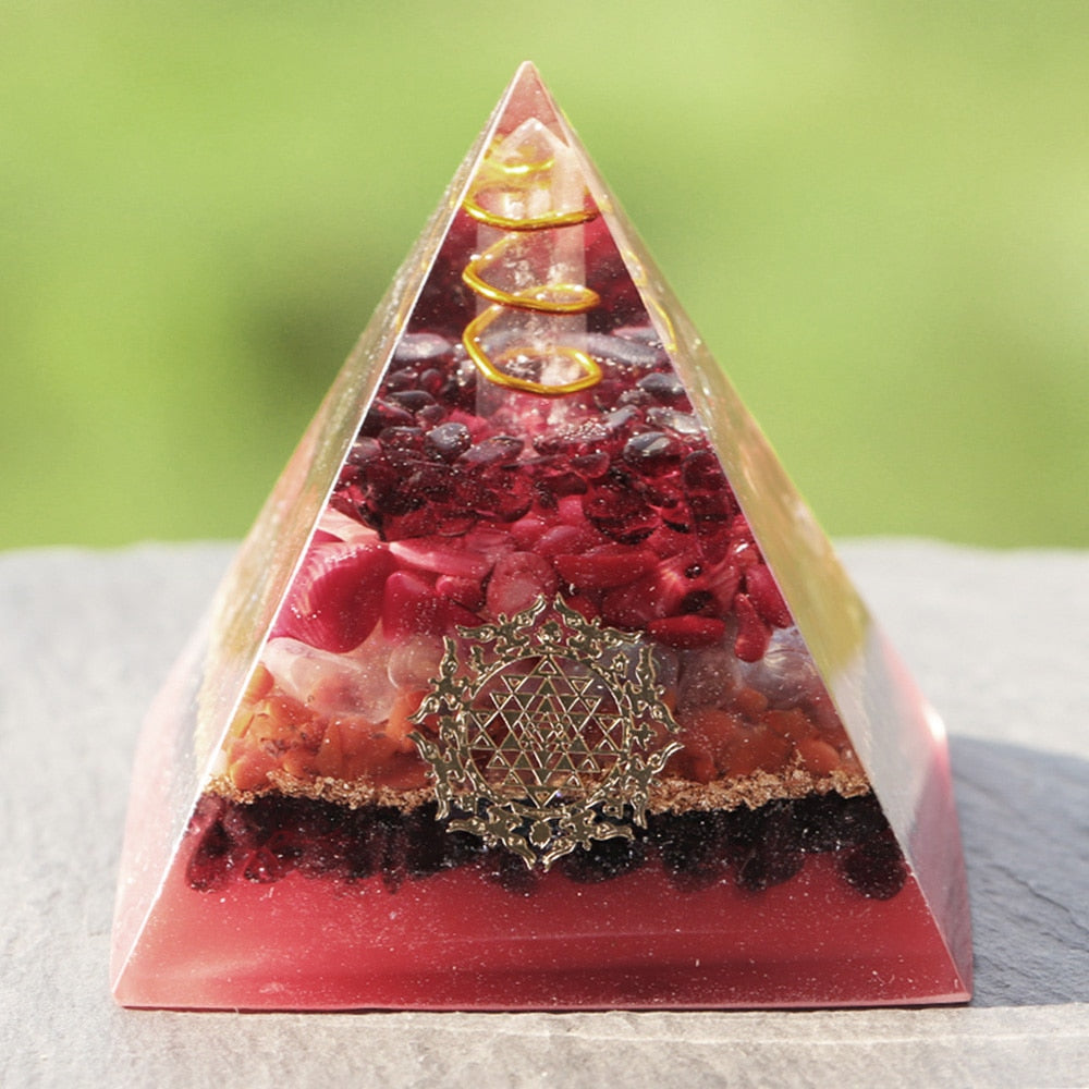 Unendliche Schöpfung Granat Orgonit Pyramide