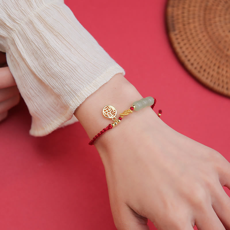 Jadeperlenarmband mit Fu-Anhänger an rotem Seil für Glück und Wohlstand