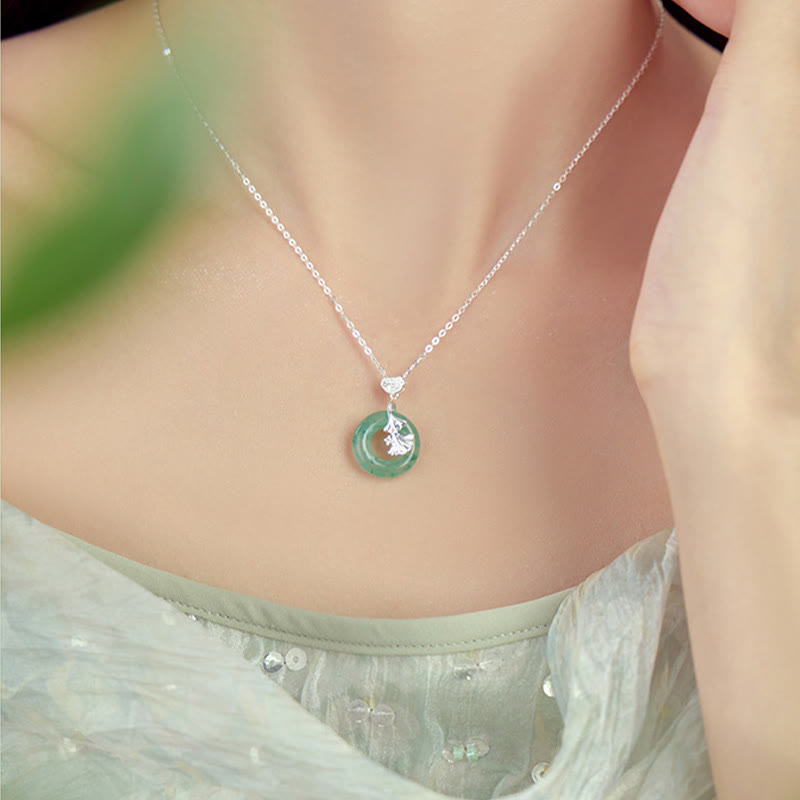 Jade-Ginkgo-Friedensschnalle Sterling-Silber-Halskette